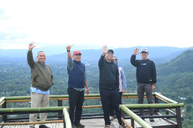 Bupati Lambar sebut pembangunan infrastruktur kunci kuatkan pariwisata