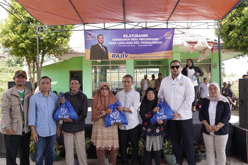 Rajiv bagikan 10 ribu paket sembako di Kabupaten Bandung dan Bandung Barat