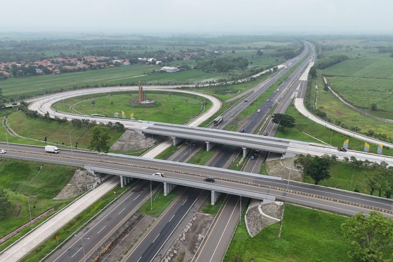 Arus kendaraan ke Cirebon melandai di H-3 Natal