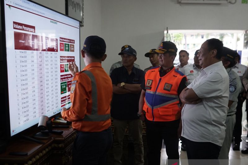 Wamenhub tinjau kesiapan stasiun kereta api di Bandar Lampung