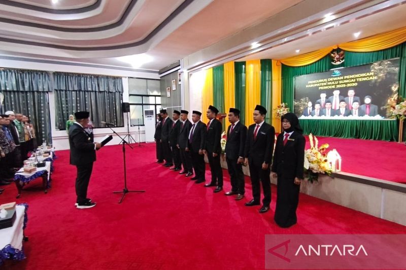 Bupati HST lantik pengurus Dewan Pendidikan periode 2025-2030