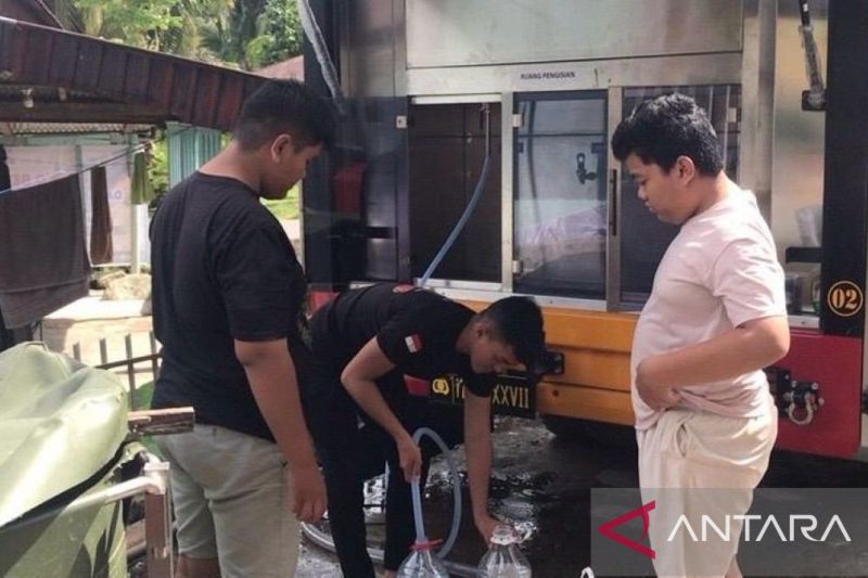 TNI kerahkan kendaraan khusus sediakan air bersih untuk warga Agam