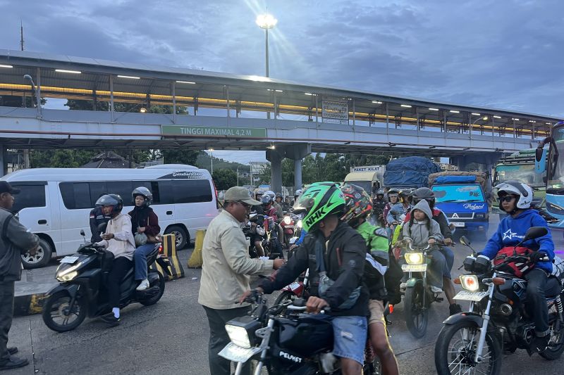 Pemudik sepeda motor dominasi Pelabuhan Bakauheni jelang tahun baru