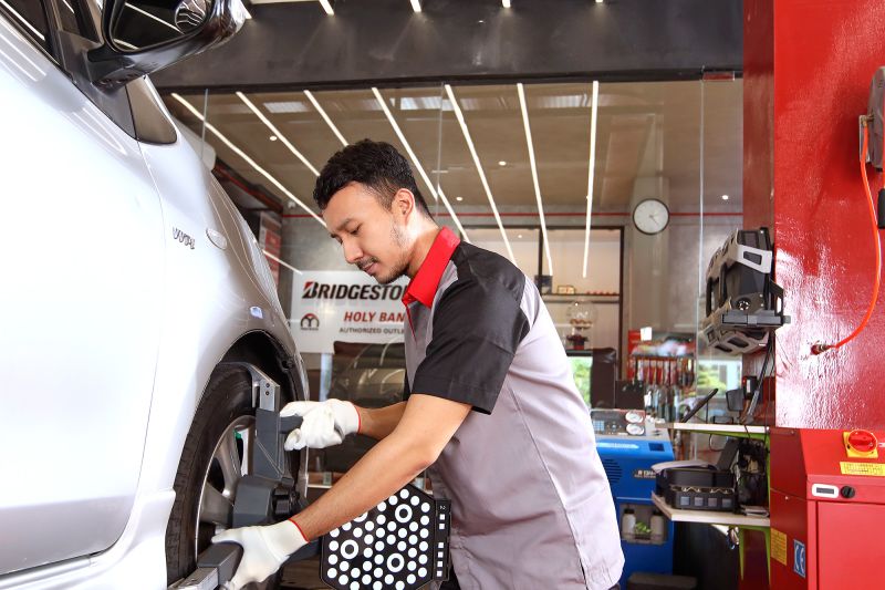 Simak cara cek ban mobil sebelum berlibur dengan kendaraan pribadi