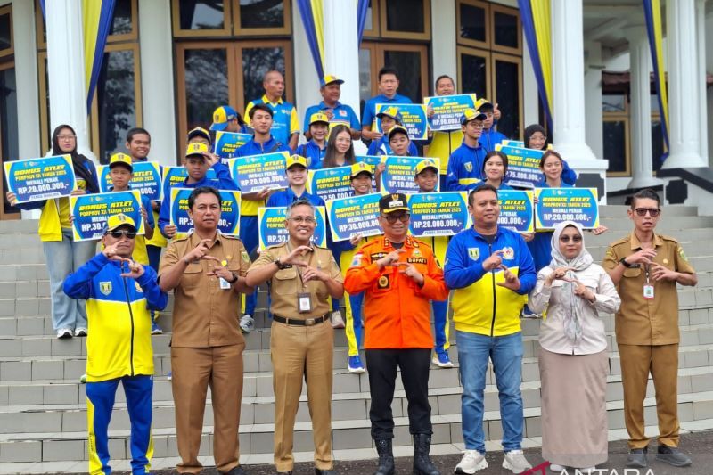 Pemkab Tabalong serahkan bonus atlet peraih medali Porprov XII Kalsel