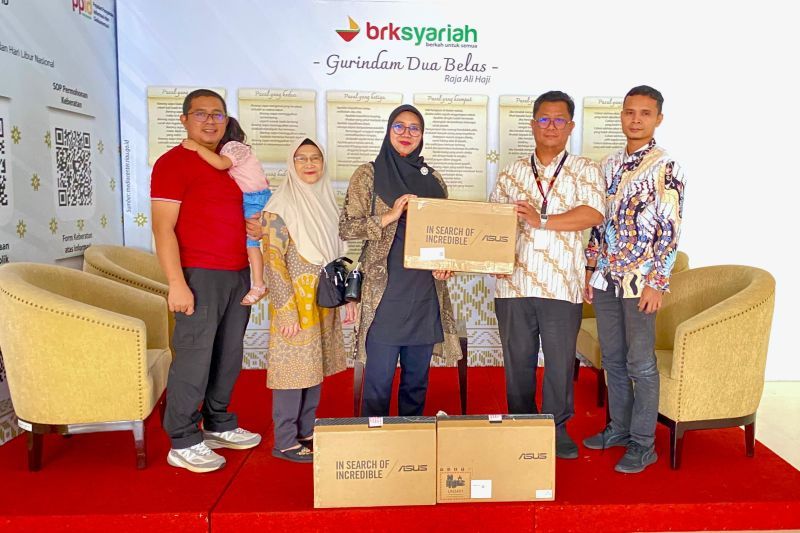 BRK Syariah salurkan bantuan ke SLB Pelita Nusa Pekanbaru