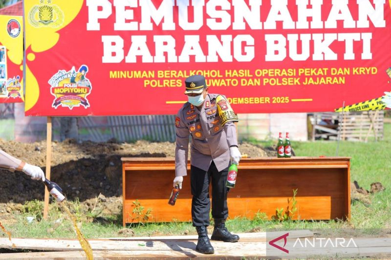 Polres Pohuwato memusnahkan barang bukti ribuan liter miras