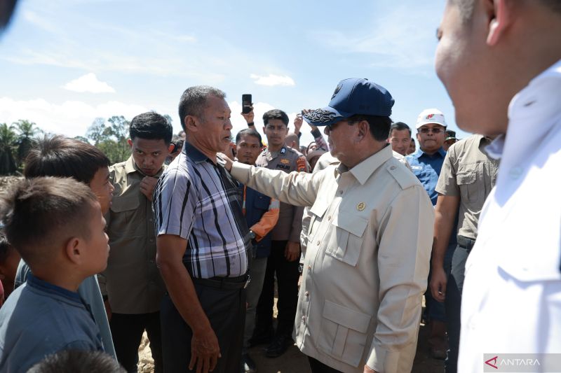 Prabowo dengarkan langsung kebutuhan pengungsi di Tapanuli Selatan