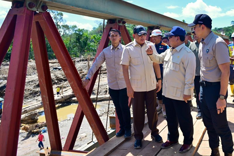 Menhan cek pos kesehatan TNI di area bencana sebagai misi kemanusiaan