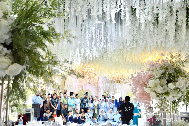 Pasangan di Malaysia rayakan tahun baru dengan menikah