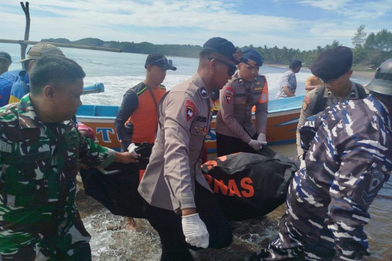Tim SAR temukan jasad penerjun yang jatuh di perairan Pangandaran