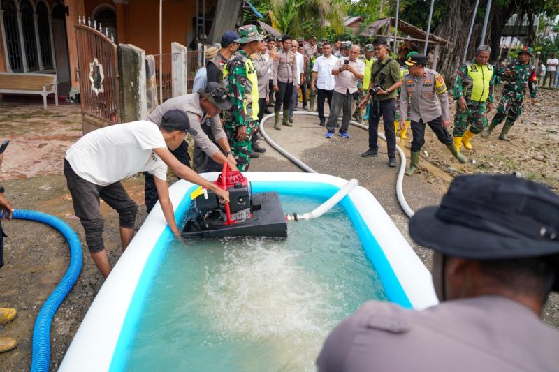 Indonesia's presidential office sends pumps to Aceh flood zones