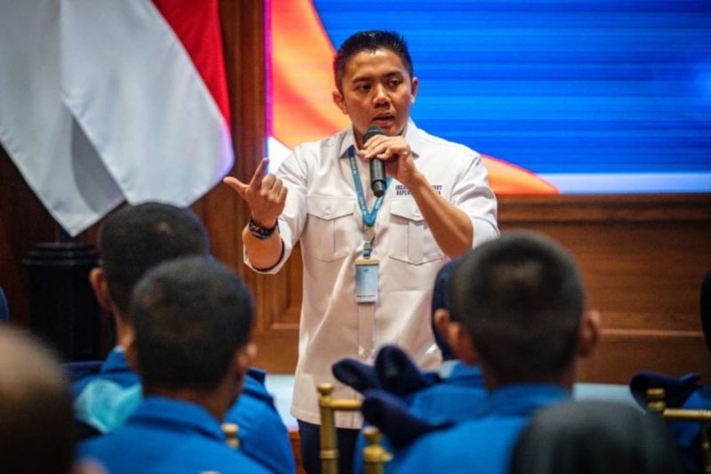 Seskab Teddy berbagi pengalaman dengan siswa SMA Taruna Nusantara