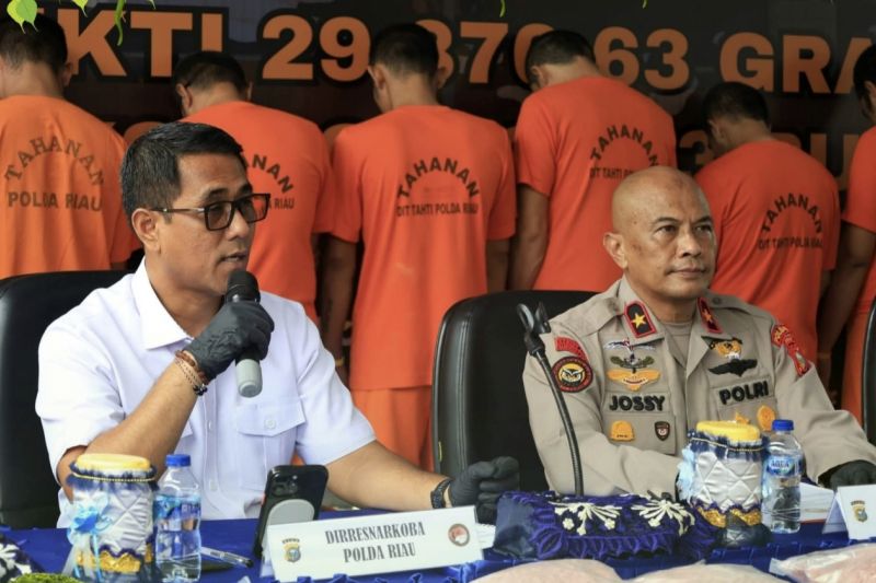 Polda Riau musnahkan 29,87 kg sabu dan 46.783 butir ekstasi senilai Rp43,9 miliar