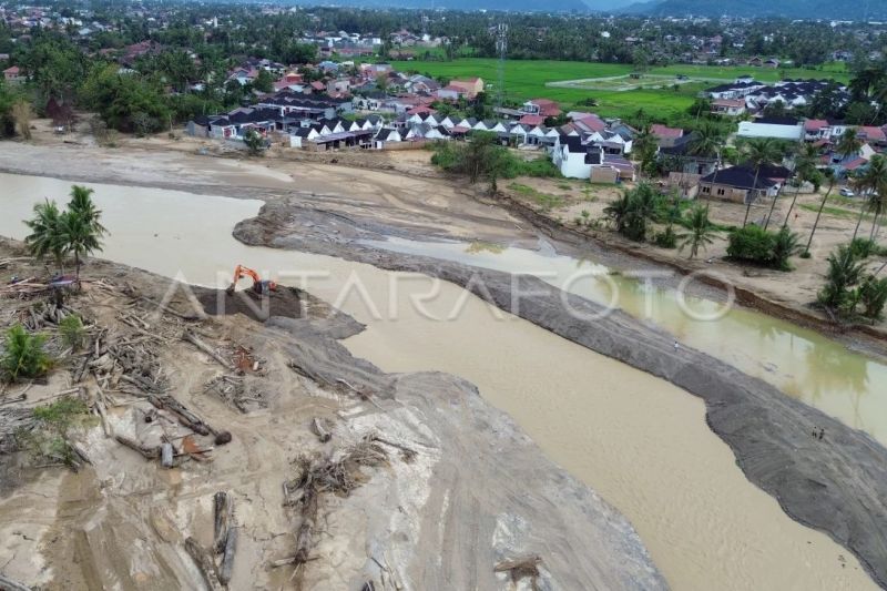 Percepatan normalisasi sungai pascabencana di Padang