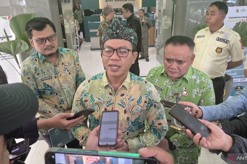 Bupati Bandung mendorong daerah susun lini masa hadapi perubahan iklim