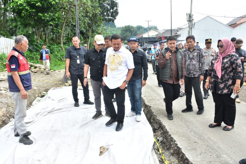 Pemkab Sumedang menyiapkan Rp35 miliar perbaiki jembatan dan jalan Ujungjaya