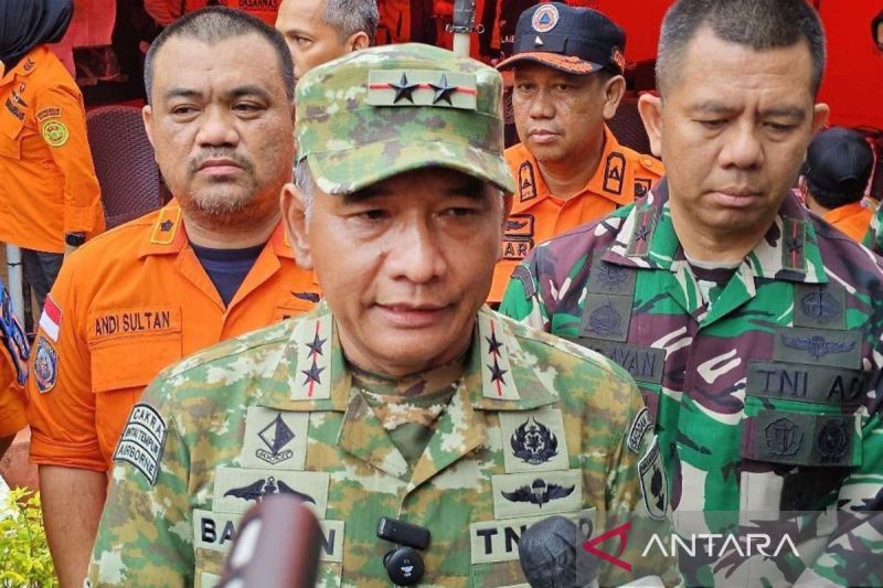 Evakuasi korban pesawat ATR gunakan teknik rappeling