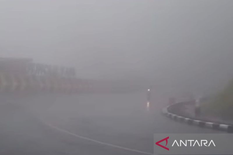 Waspada para pengendara! Kabut tebal di kawasan Puncak