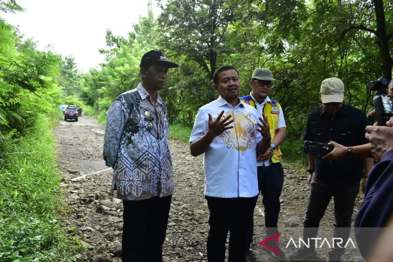 Pemkab Sumedang mengalokasikan Rp36 miliar perbaiki Jalan Burujul--Sanca