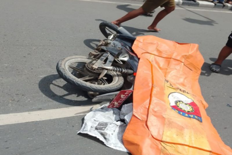 Pengendara di Banjarmasin tewas di tempat setelah tabrak truk Hino