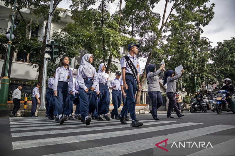 Uji coba dan sosialisasi Pelican Crossing di Cimahi