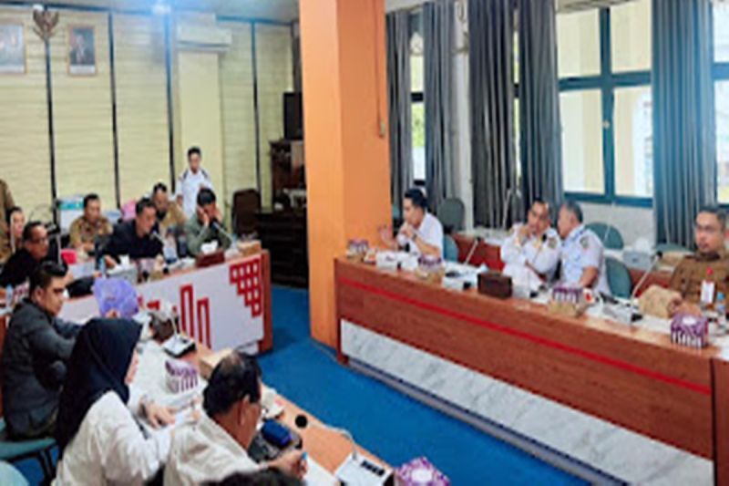 Kotabaru DPRD discusses transportation and internet outages