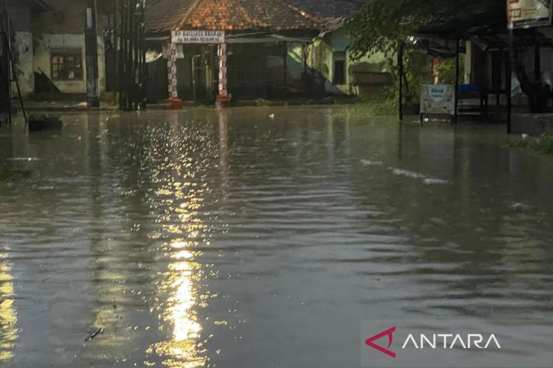 DPRD Kota Cirebon meminta pemda perkuat program pengendalian banjir