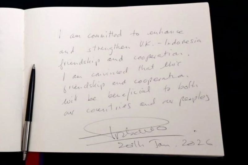 Prabowo tulis catatan tangan komitmen perkuat persahabatan RI-Inggris