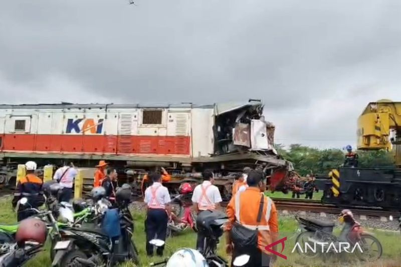 KAI: tidak ada penumpang cedera usai insiden KA Menoreh