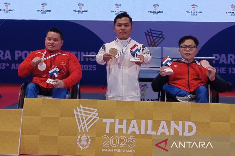 APG 2025 -  Ni Nengah Widiasih raih medali pertama para angkat beban