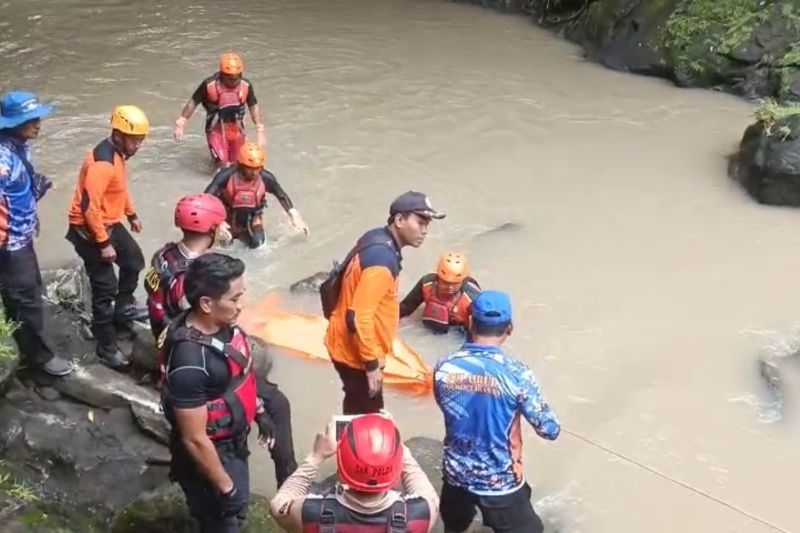 Tim SAR temukan jasad ibu dan balita korban rumah ambruk di Tabanan ...
