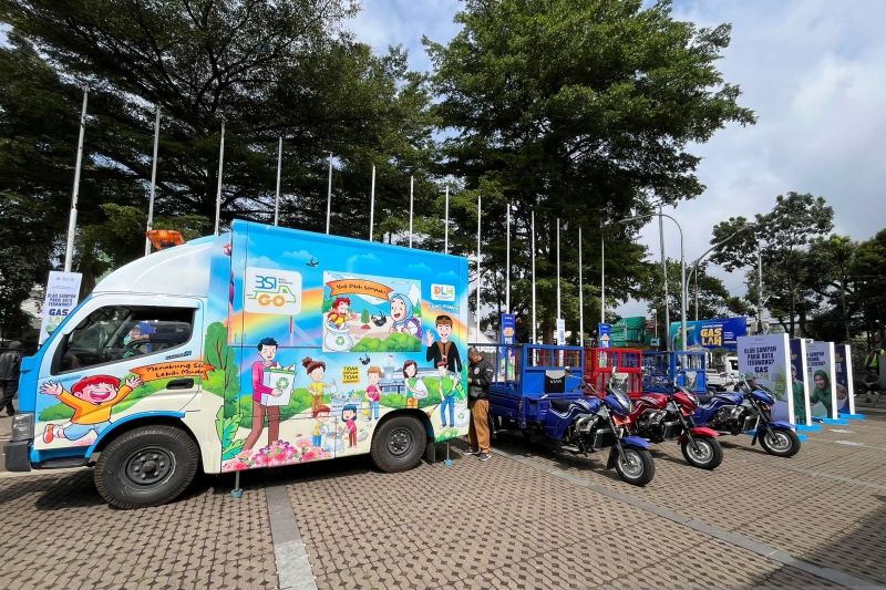 Pemkot Bandung menerjunkan 1.596 petugas pemilah dan pengolah sampah