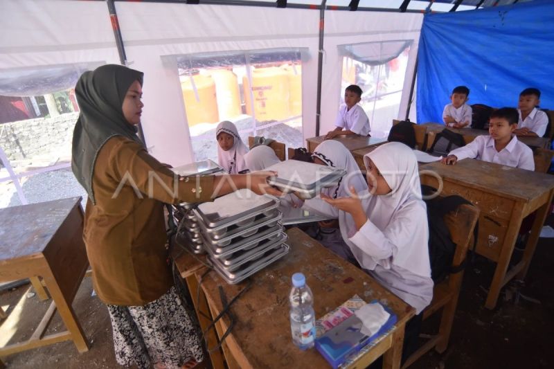 Distribusi MBG di bawah tenda darurat