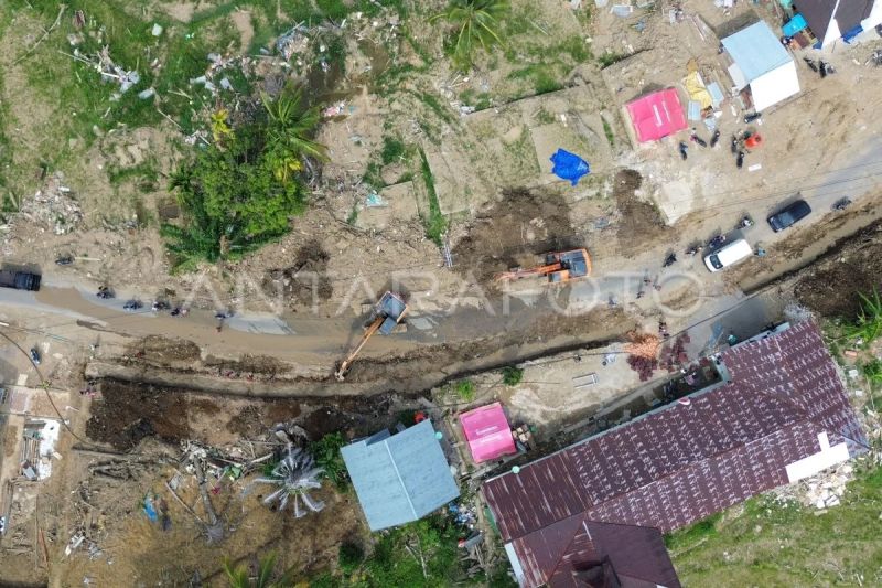 Pembersihan irigasi pascabencana di Agam