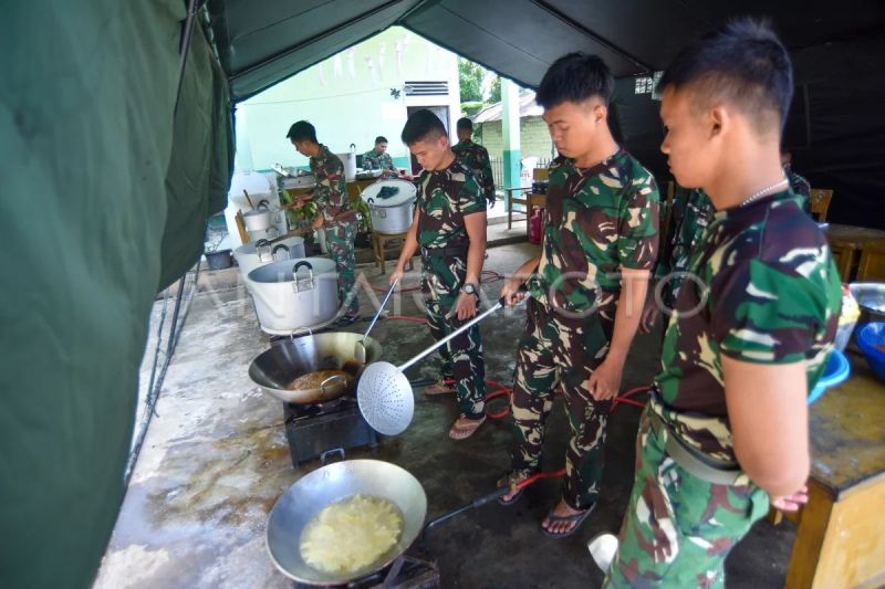 Penyediaan makanan untuk penyintas bencana di Palembayan