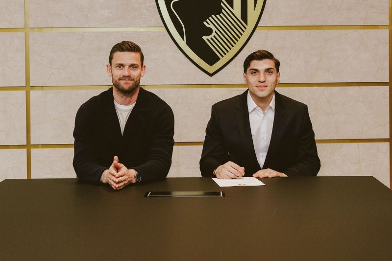 Bournemouth dikabarkan pinjam Christos Mandas dari Lazio