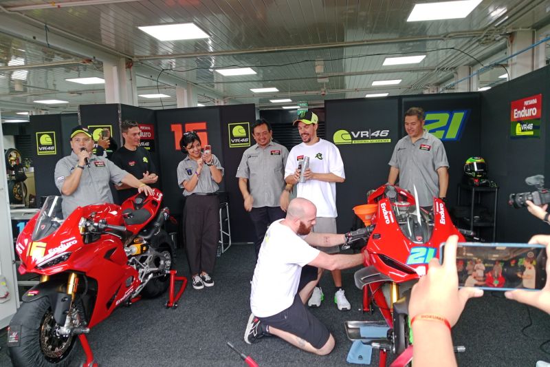 Pembalap MotoGP turun langsung bina pembalap Indonesia di Mandalika