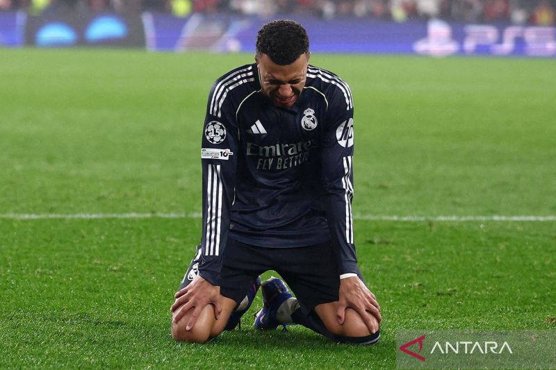 Didier Deschamps membela Kylian Mbappe dari cap pemain egois