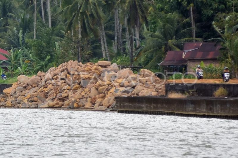 Penanganan jalan amblas pascabencana di Padang Pariaman