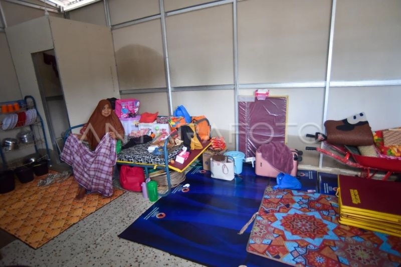 Penyintas bencana mulai tempati huntara di Padang Pariaman