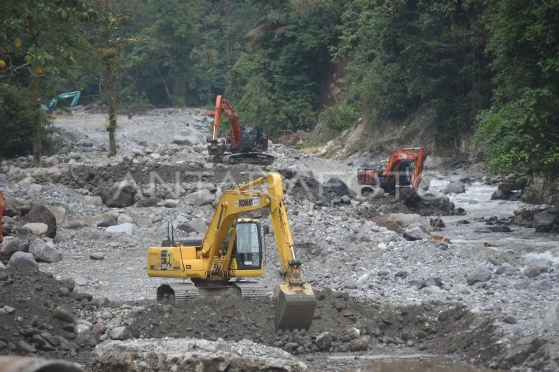 Penanganan jalan nasional Lembah Anai