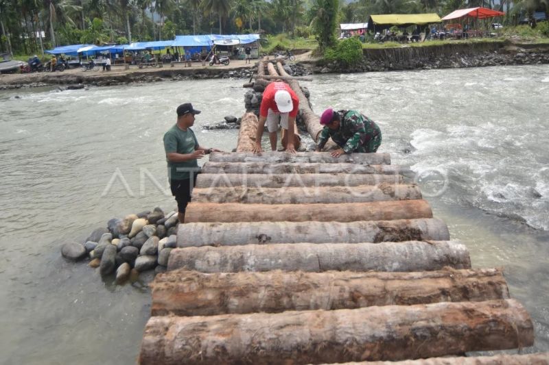 Kelanjutan pembangunan jembatan darurat di Padang Pariaman