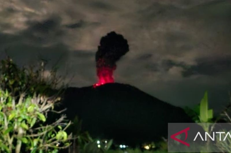 Bandara Minangkabau pastikan penerbangan tak terdampak erupsi Marapi