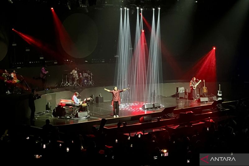 KLa Project buka konser "LUX NOVA" dengan lagu "Tinggal Sehari"