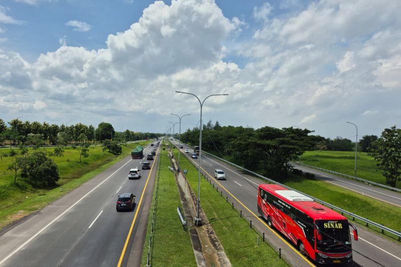 245 ribu kendaraan melintas saat libur Imlek 2026