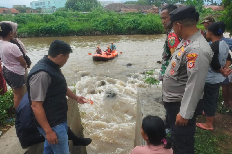 Bocah 6 Tahun Hilang Terbawa Arus di Sungai Cimanuk Garut