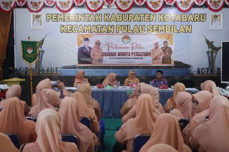 Kotabaru DWP chairperson visits residents of Pulau Sembilan remote island