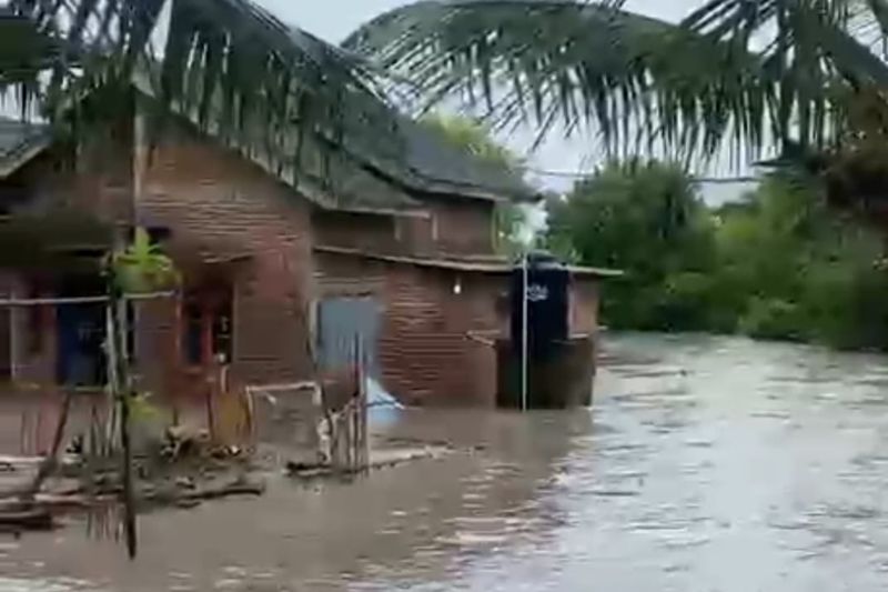 Lombok Timur banjir, BPBD minta bantuan makanan ke BNPB
