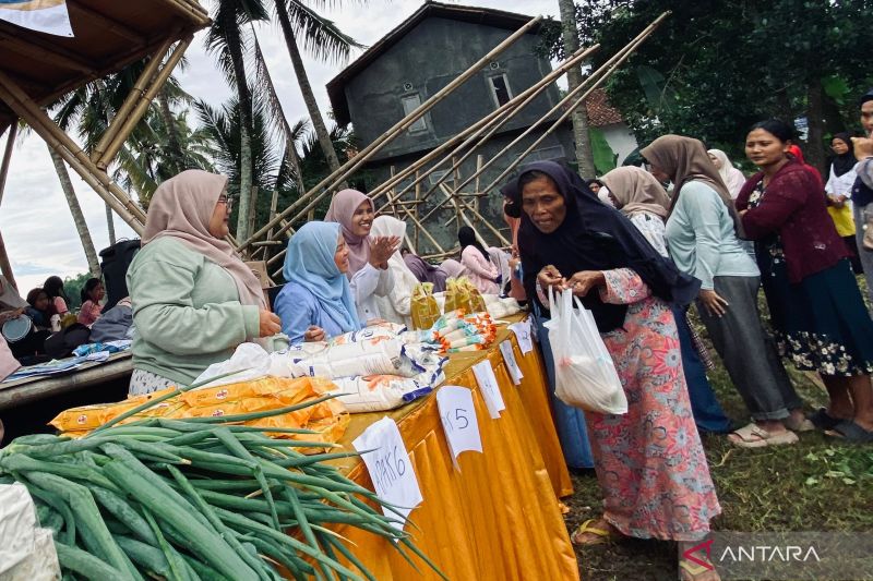 Rumah Amal Salman menggelar pasar murah bantu warga pelosok di Garut
